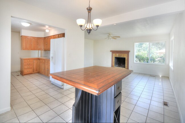 Building Photo - 3938 Mariposa St