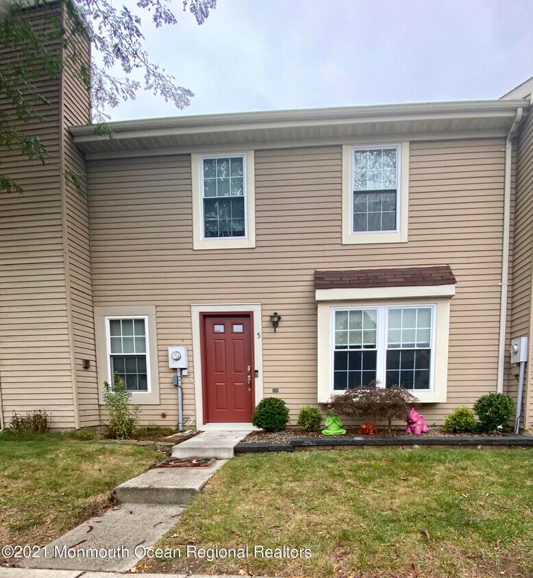 5 Alameda Ct, Eatontown, NJ 07724 Condo for Rent in Eatontown, NJ
