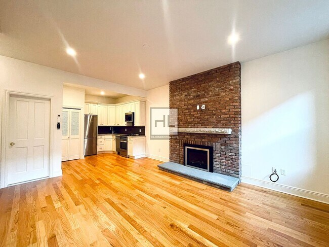 Building Photo - Gorgeous 1 Bed | East 7th Street, East Vil...