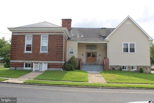 Building Photo - 6136 North Magnolia Avenue