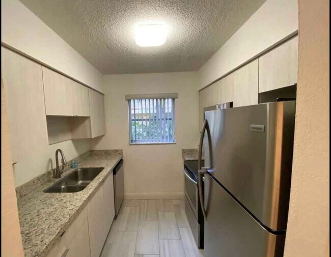Foto del edificio - 2607 NE 8th Ave