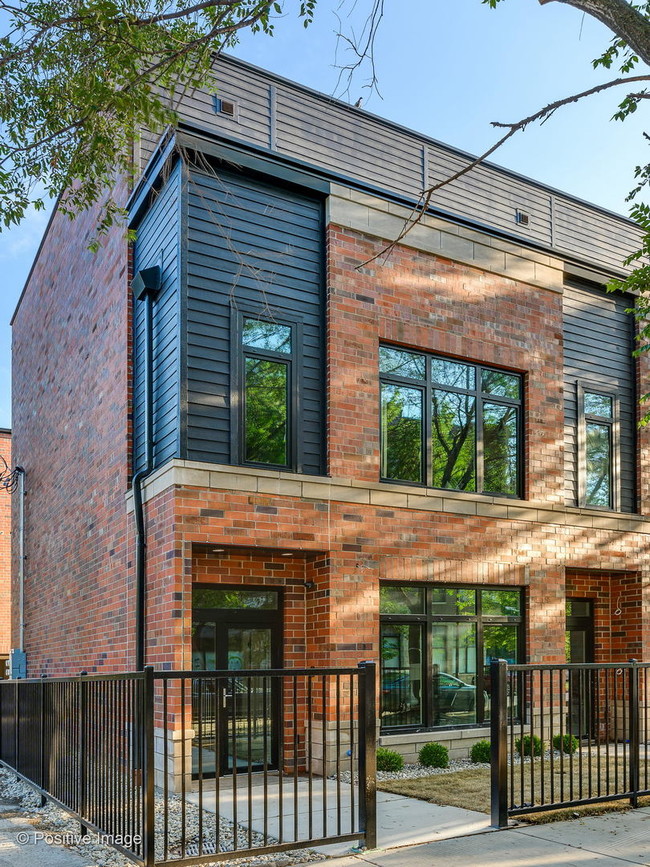 Building Photo - 2345 W Morse Ave