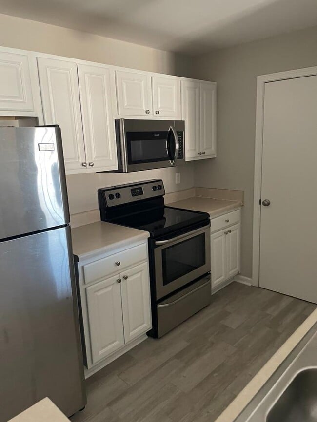 Foto del edificio - 9810 Campus Walk Ln