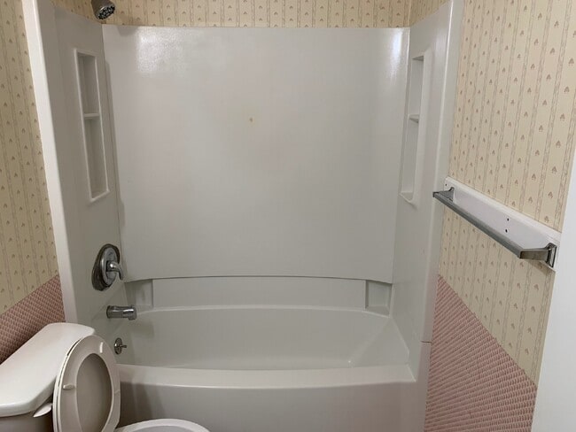 Building Photo - House for Rent