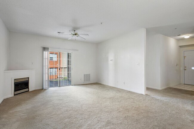 Foto del edificio - Spacious & Bright Condos Located in Glen A...