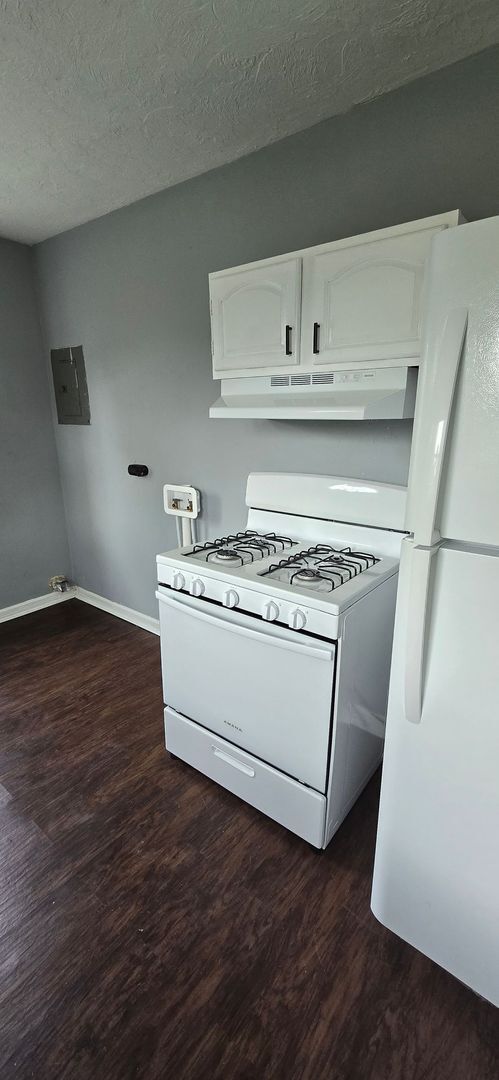 Building Photo - Freshly Updated Interior! 1 Bed/1 Bath - Anderson!