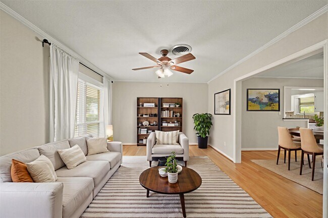 Foto del edificio - 10803 Doud St