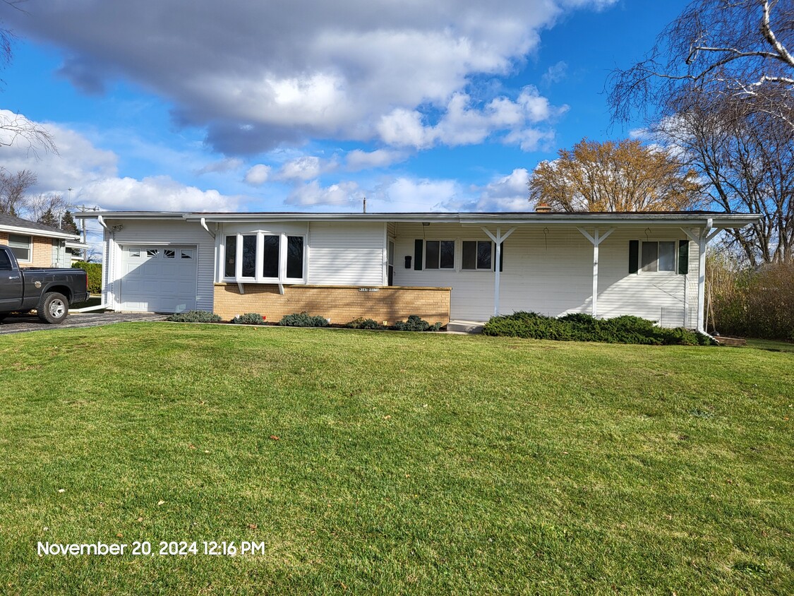 Primary Photo - W147N8654 McKinley Dr