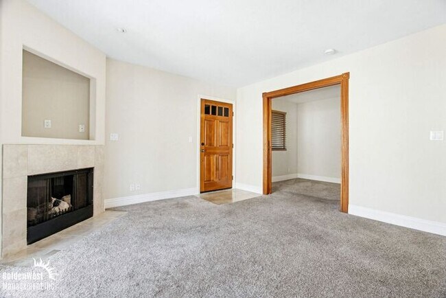 Foto del edificio - Cozy 1Bdm 1Ba Top-Floor Condo with Community Pool in La Jolla!