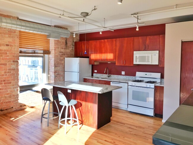 Building Photo - 420 S Clinton St