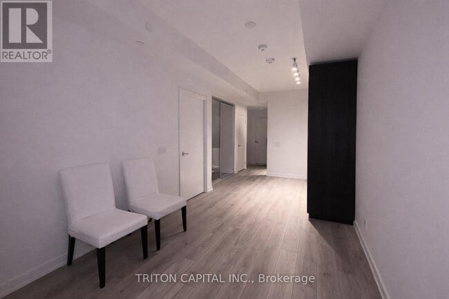 Photo du bâtiment - 110 Broadway Ave