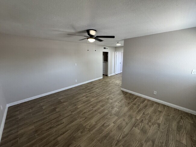 Building Photo - Affordable 2 Bed | 1 Bath Multi-Family Unit – Las Vegas