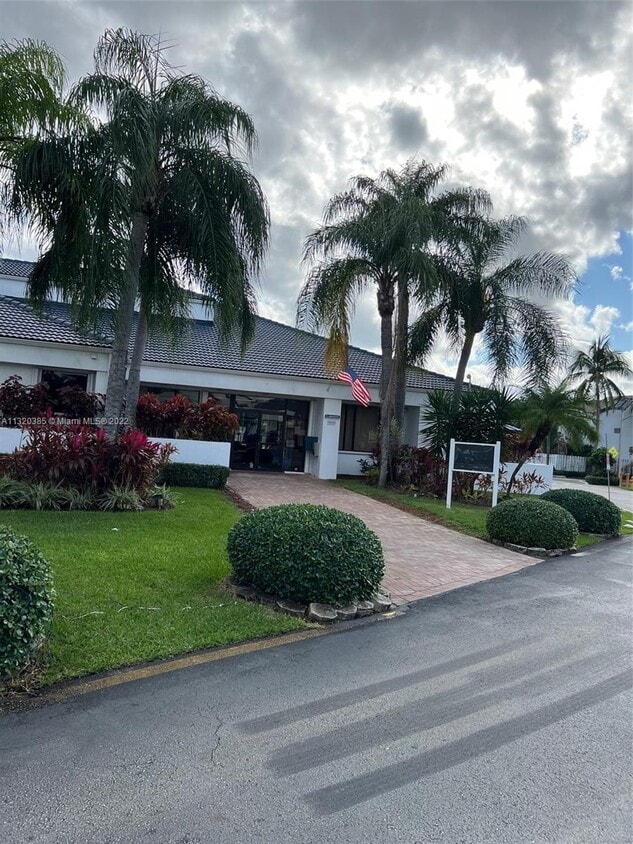 Building Photo - 202 NE 211th Ter