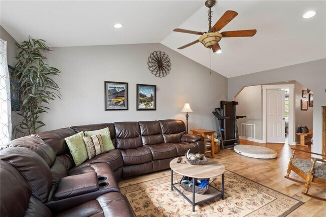 Building Photo - Kalispell Family Home