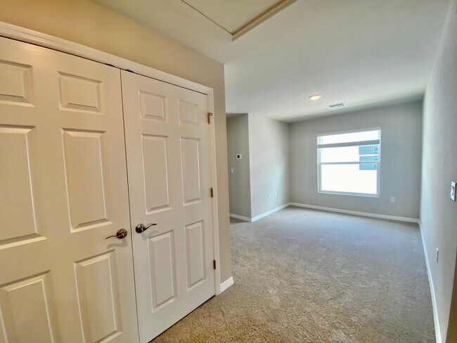 Building Photo - 15241 Wildflower Cir