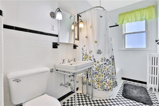 Building Photo - 215 N 7th Ave