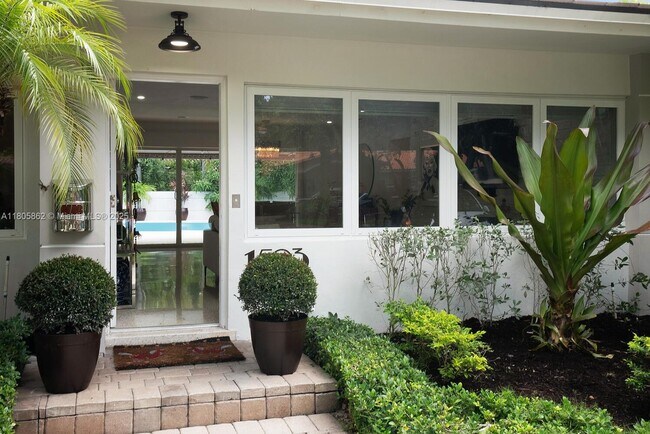 Foto del edificio - 1523 Blue Rd