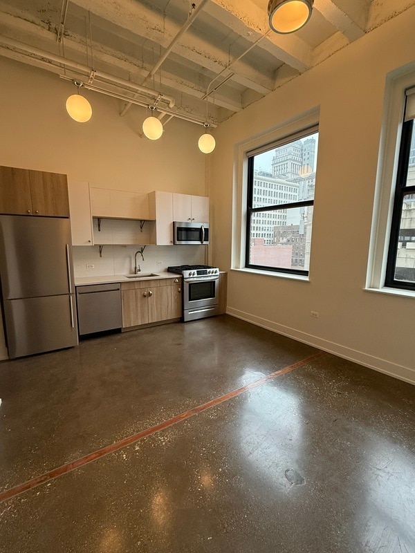 Building Photo - 28 E Adams St