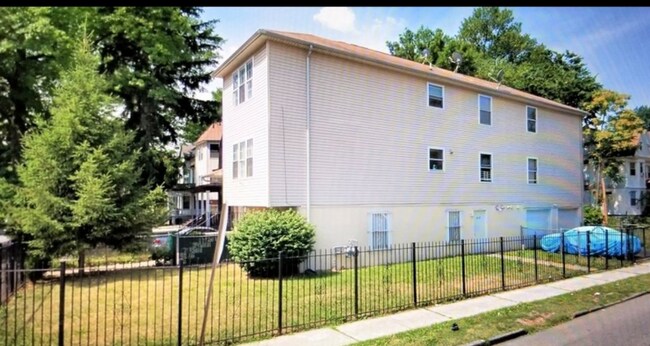 Foto del edificio - 7 Lenox Ave