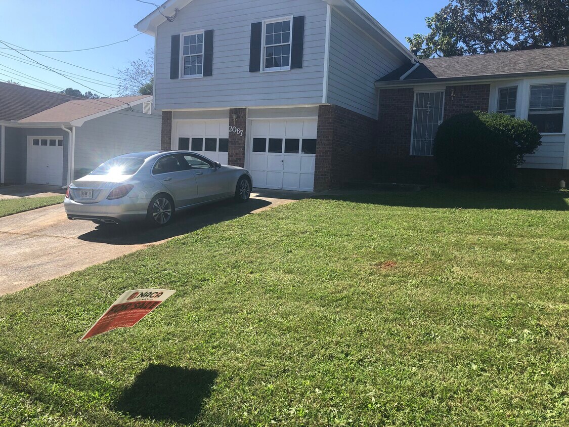 Front View Split Level - 2067 Marbut Ln