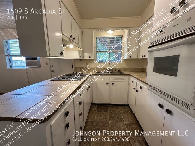 Building Photo - Charming 2-Bedroom Boise Bench Duplex with...