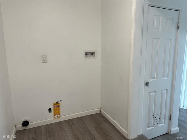 Foto del edificio - 3 br, 2 bath House - 9000 Sylmar Ave
