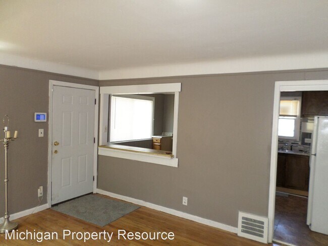 Building Photo - 4 br, 1 bath House - 16600 Stahelin Ave
