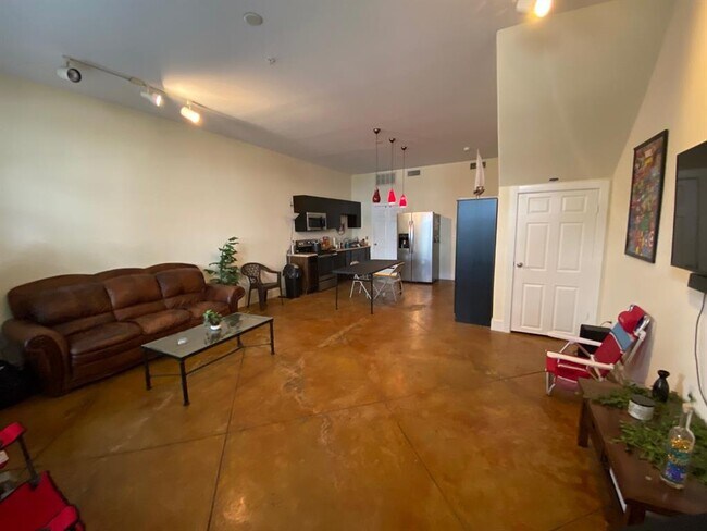 Building Photo - 3208 Jackson St