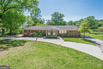 Building Photo - 3710 Lynn Dr
