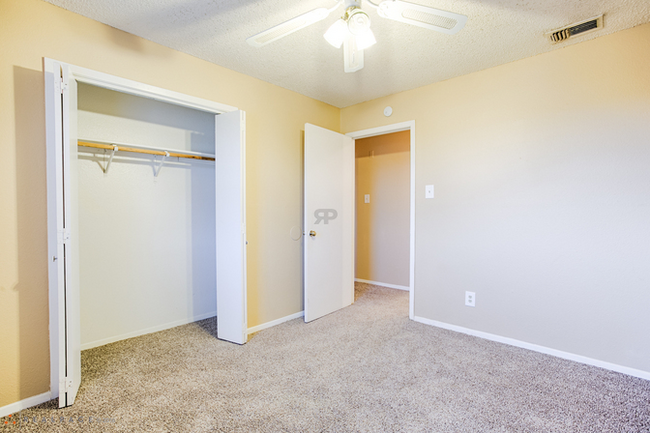 Building Photo - 711 Santa Fe Dr