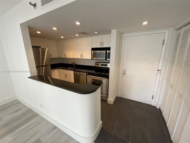 Building Photo - 770 Claughton Island Dr