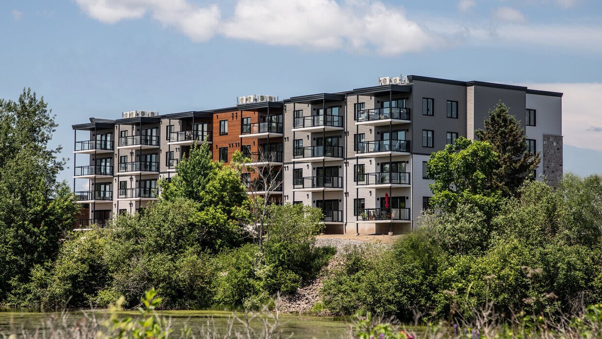 Primary Photo - Lakeview Villas