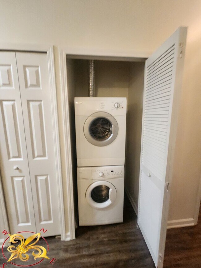 Foto del edificio - MOVE IN SPECIAL 1/2 OFF FIRST MONTHS RENT ...