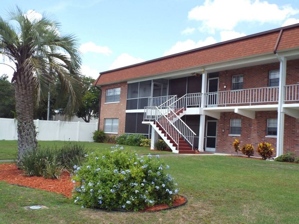 Primary Photo - Lake Tarpon Apartments