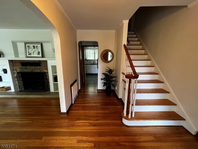 Building Photo - 56 Grandview Pl