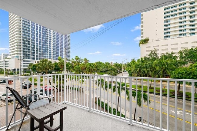 Foto del edificio - 95 N Birch Rd