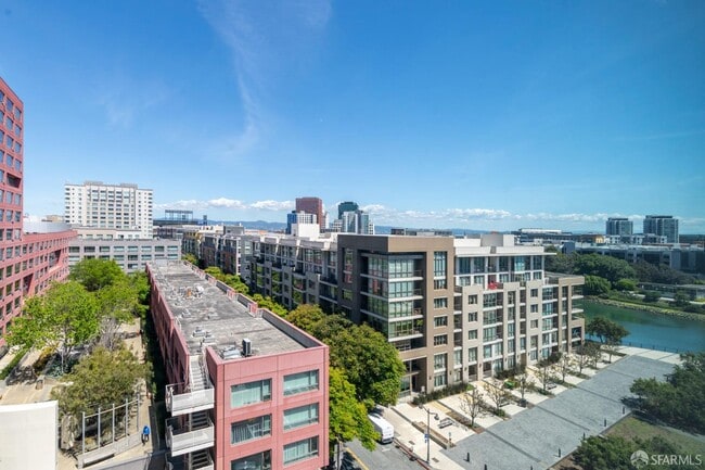 Building Photo - 300 Berry St