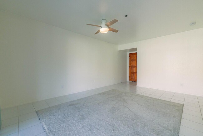 Foto del edificio - 1650 N 87th Terrace