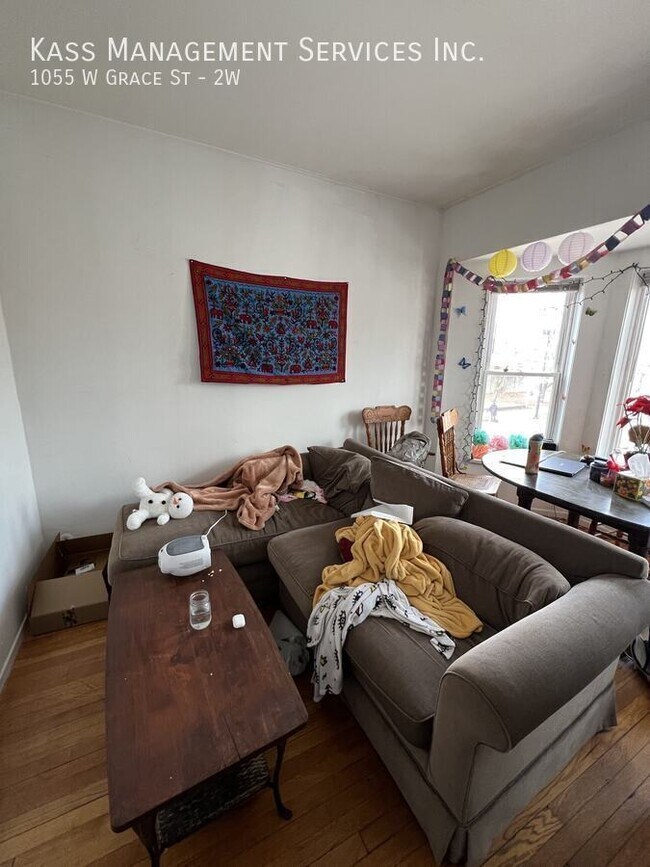 Photo - 1055 W Grace St Apartment