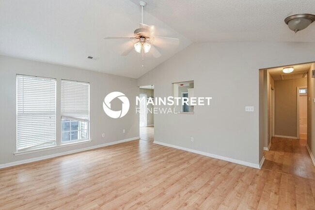 Building Photo - 3 Bedroom Pet-Friendly Home in Charlotte, NC with Main Street Renewal