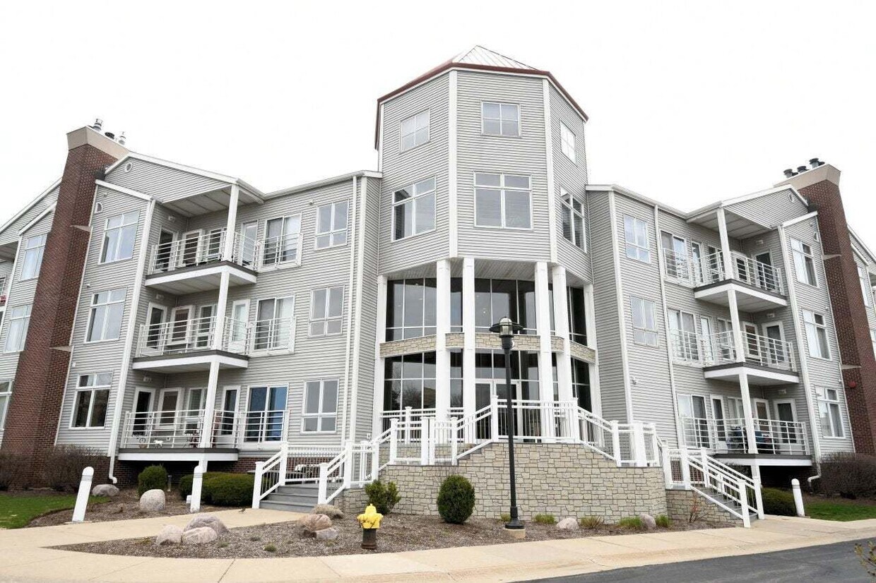 35 Harborview Dr Unit 107, Racine, WI 53403 Condo for Rent in Racine