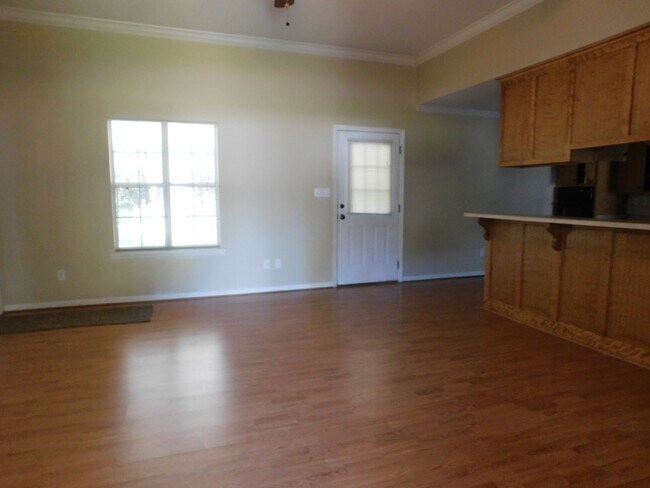 Building Photo - Spring Creek S/D