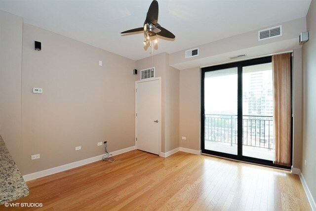 Foto del edificio - 451 W Huron St