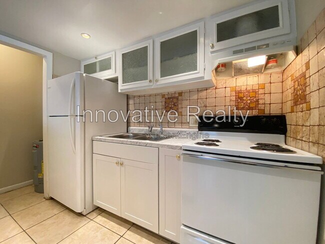 Foto del edificio - 5107 Curry Ford Rd
