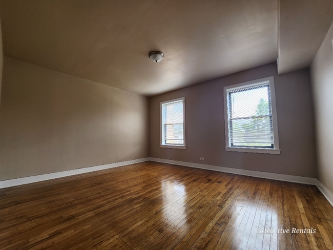 Building Photo - 53 E Marquette Rd