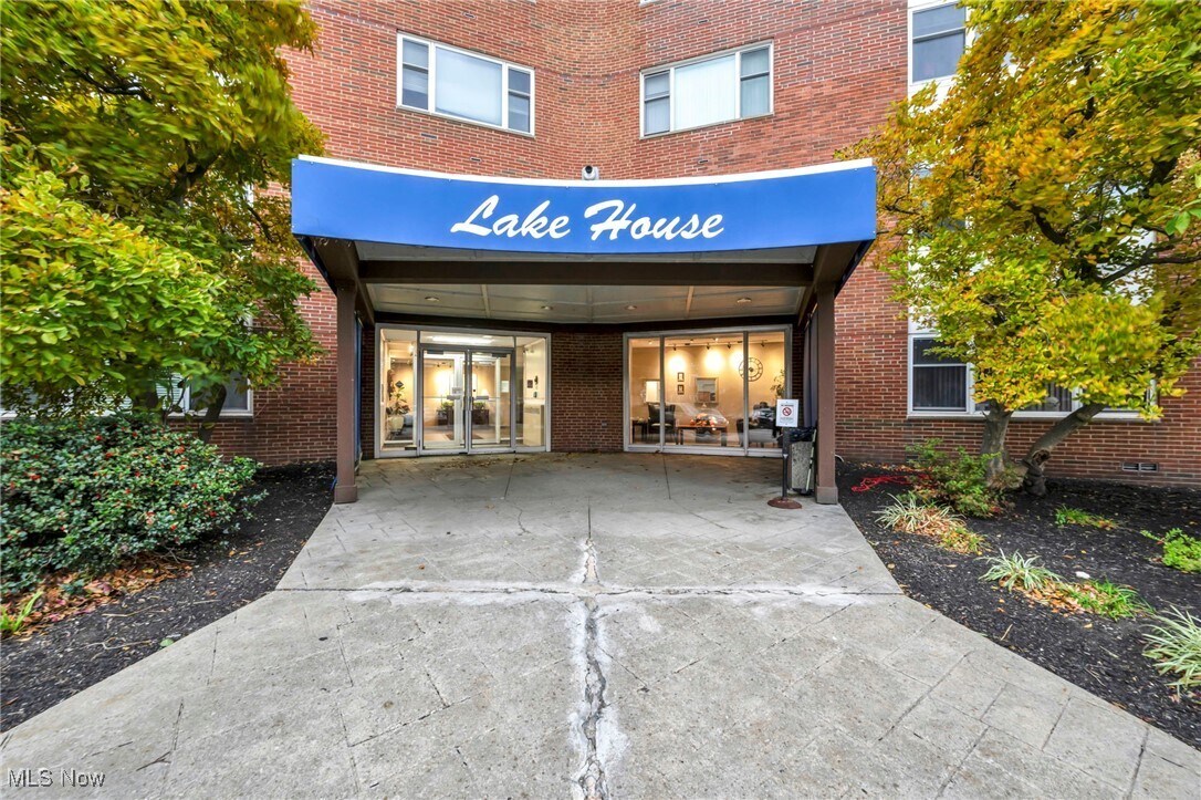 Foto principal - 11850 Edgewater Dr