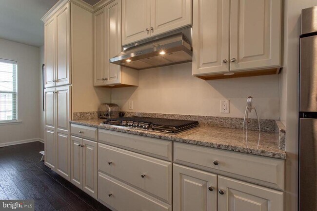 Foto del edificio - 121 Locks Farm Ln