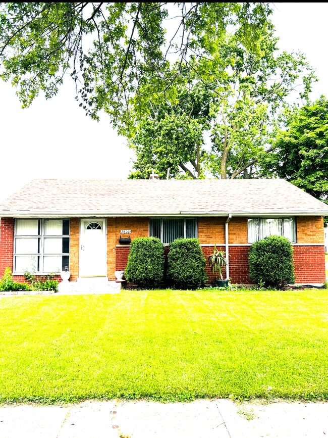 Building Photo - 2800 S 10th Ave