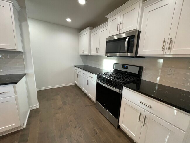 Building Photo - 679 N Montego St