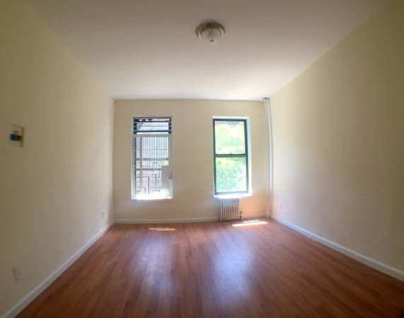 Primary Photo - 71-28 Cooper Ave